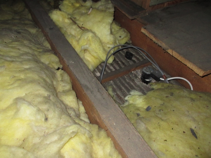 Ineffective insulation around downlight