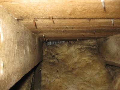 Mineral wool not sufficiently supported below floor