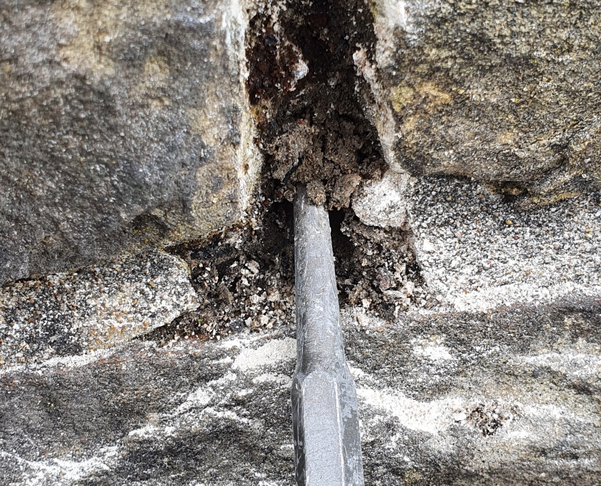 Mortar joint containing soil